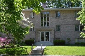 Building Photo - 1077 East Ave