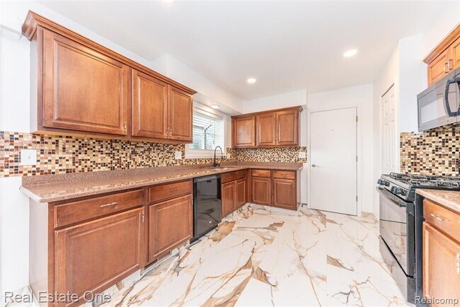 Building Photo - 29489 Geraldine Rd