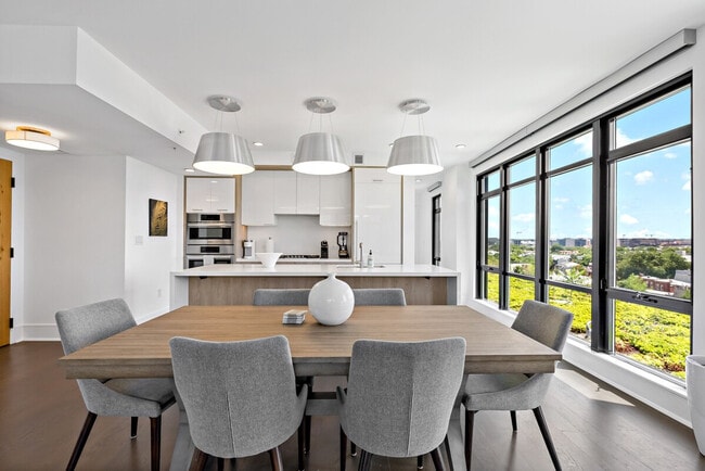 Building Photo - 1611 8th St NW