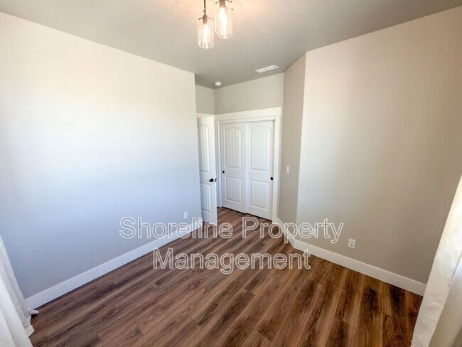 Building Photo - 12913 S Salerno Ave