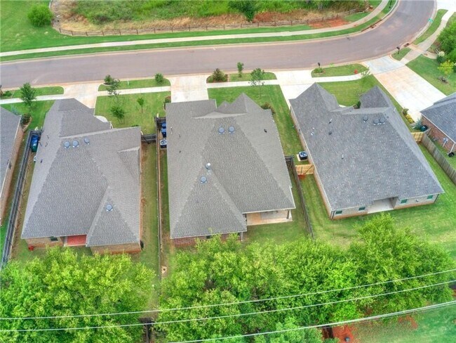 Building Photo - Beautiful 3 bedroom 2 bathroom home in Mon...