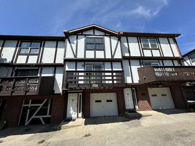 Building Photo - 1317 Perry Ave