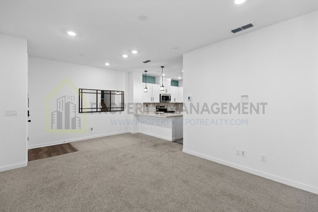 Building Photo - For Rent: Stylish 3-Bedroom Townhouse with...