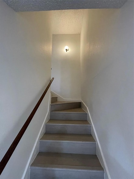 Building Photo - 739 E Oltorf St
