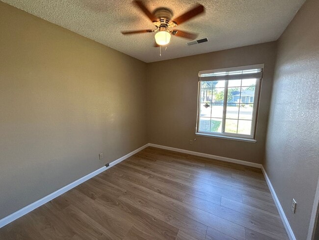 Building Photo - 310 Hedstrom Rd