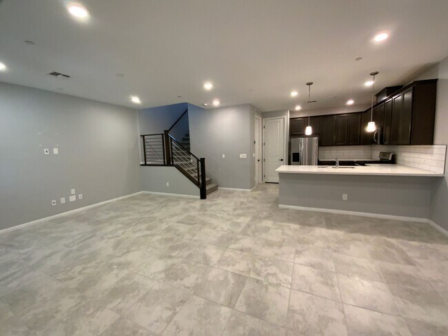 Building Photo - Townhouse in Summerlin North