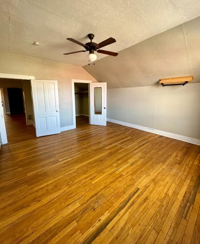 Building Photo - 107 E Bridge Ave