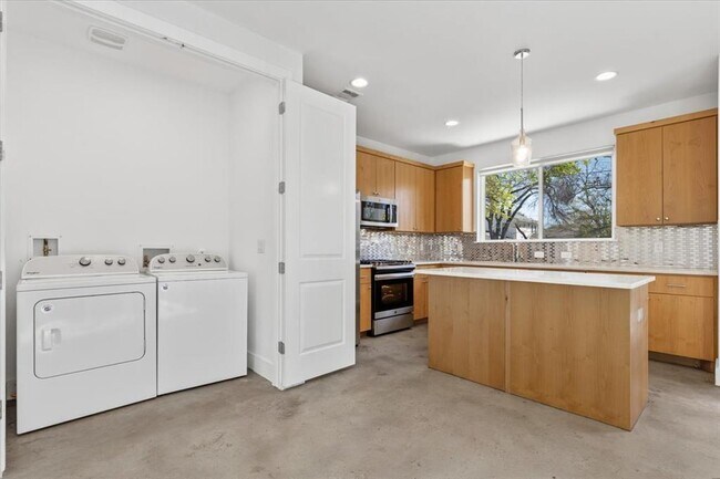 Building Photo - 1114 Walton Ln