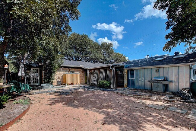 Building Photo - 5500 Westminster Dr