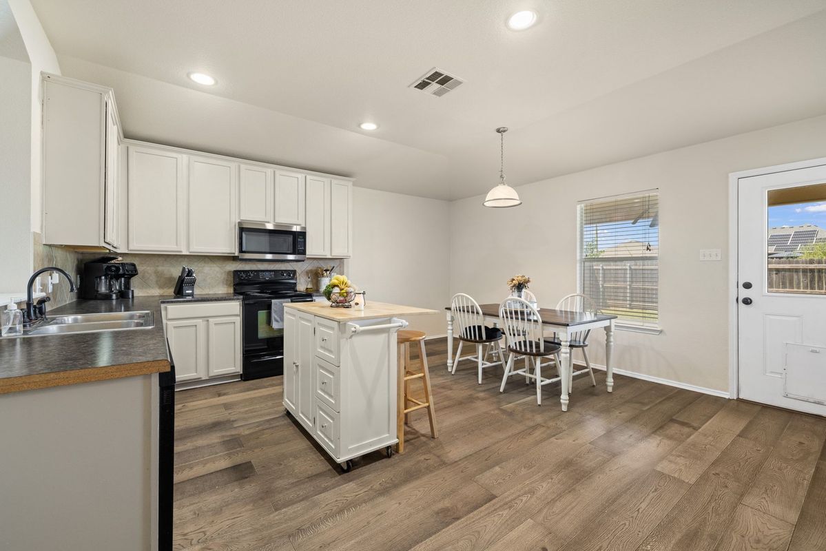 Building Photo - 718 Sugar Brook Dr