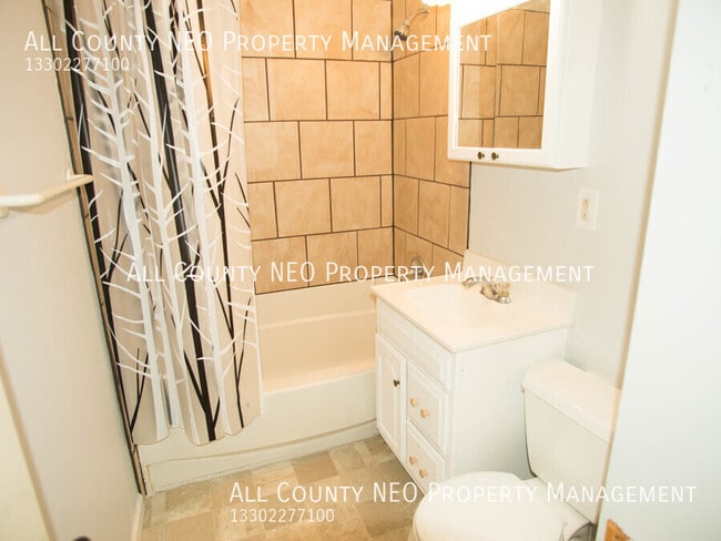 Building Photo - 835 Staeger St