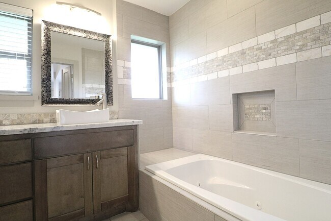 Building Photo - 5251 Lymbar Dr