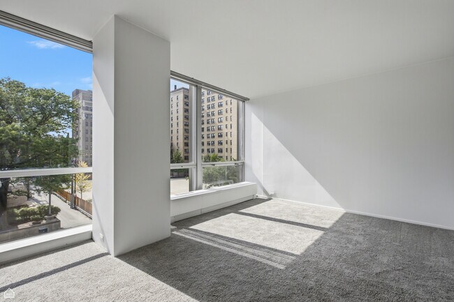 Building Photo - 340 W Diversey Pkwy