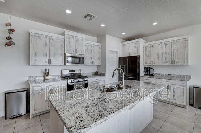 Building Photo - 2823 Kenzies Way