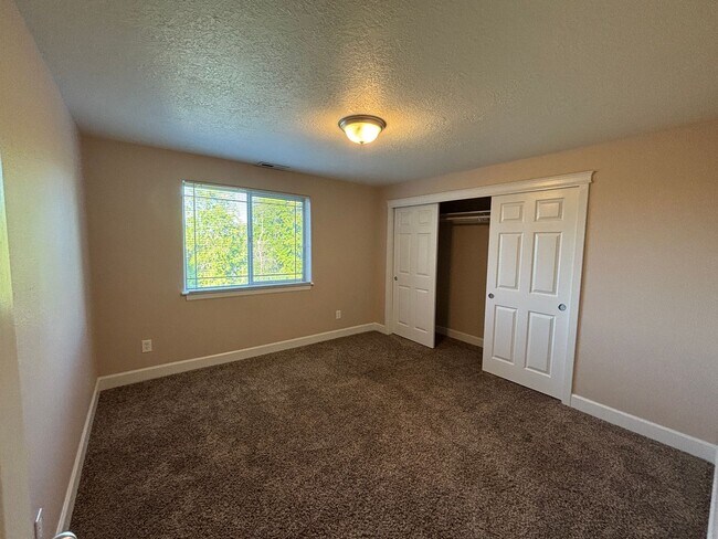 Building Photo - 234