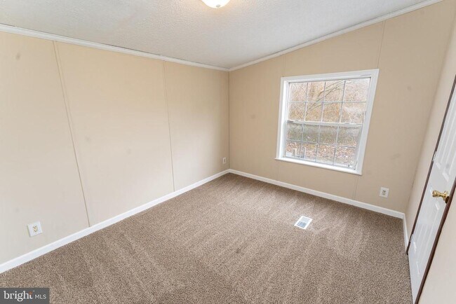 Building Photo - 1205 W 6th St