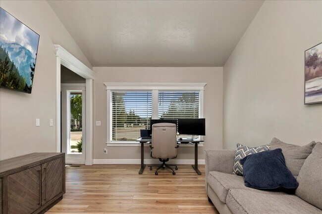Building Photo - 581 N Devon Pl