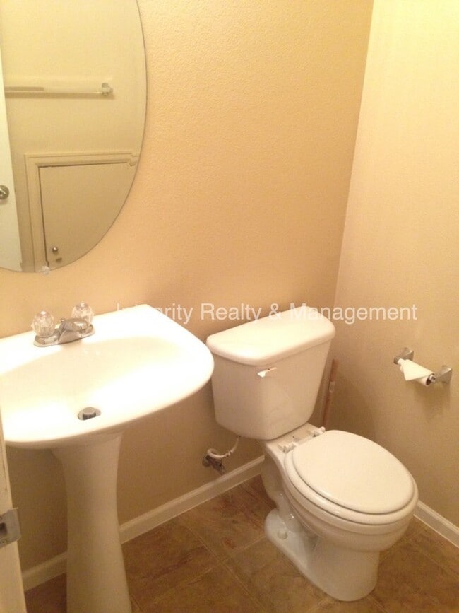 Building Photo - 1381 Royal Troon Dr