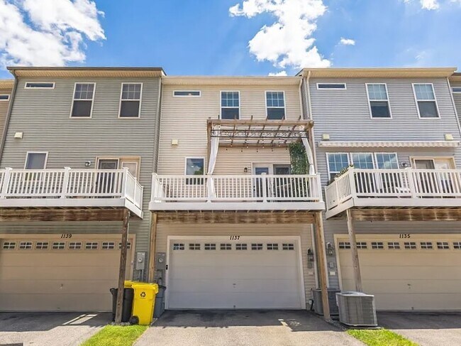 Building Photo - 1137 Red Hawk Way