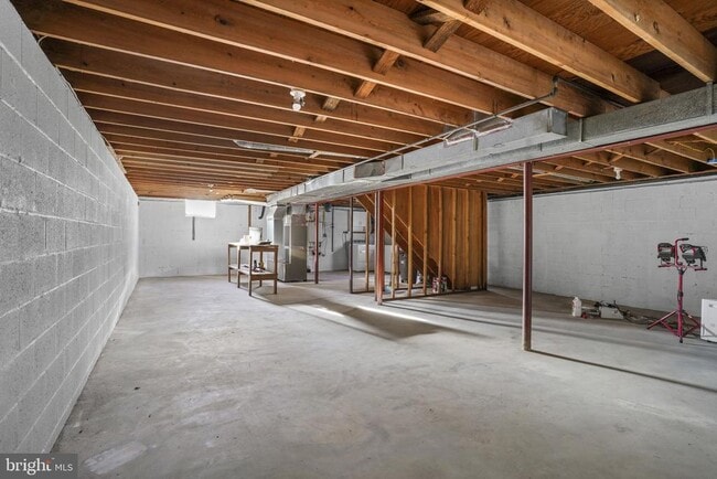 Building Photo - 1420 Gilbert Rd