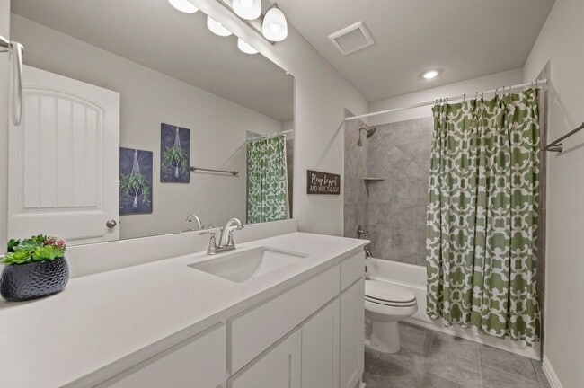 Building Photo - 127 Clearwater Ct