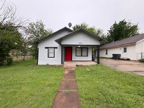 Building Photo - 904 SW G Ave