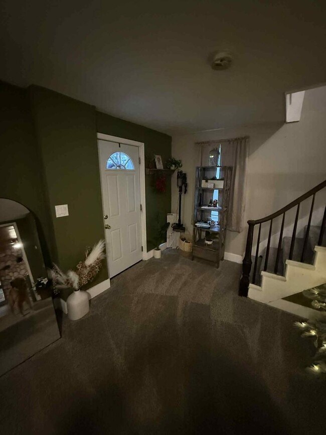 Building Photo - 3 Bedroom single family house