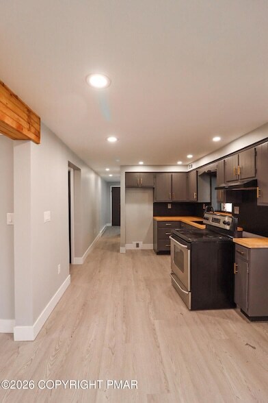 Building Photo - 1543 Coolbaugh Rd