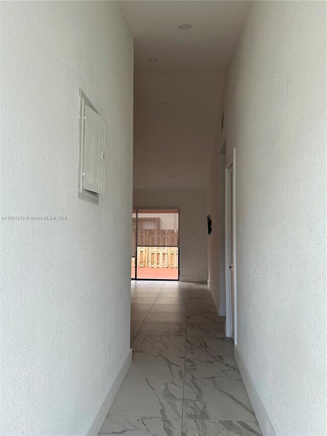 Building Photo - 5214 W 24th Way