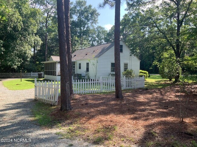 Building Photo - 1101 N Poplar St