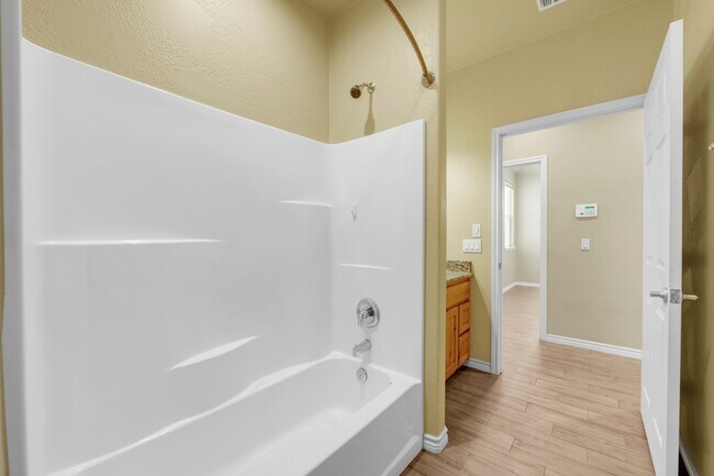 Building Photo - 623 Skyline Dr