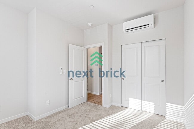 Building Photo - "Spacious 3-Bedroom Luxury Townhouse in Everett with 3 Full Baths"