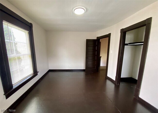 Building Photo - 390 Doyle St