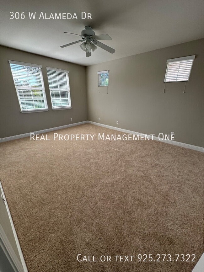 Building Photo - 306 W Alameda Dr