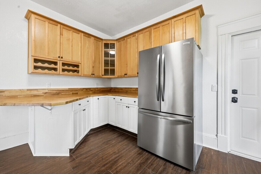 Kitchen - 2253 Herschel St