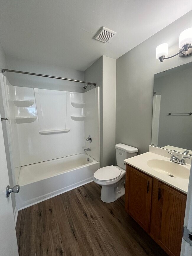 Building Photo - 3-Bedroom Townhome Covington