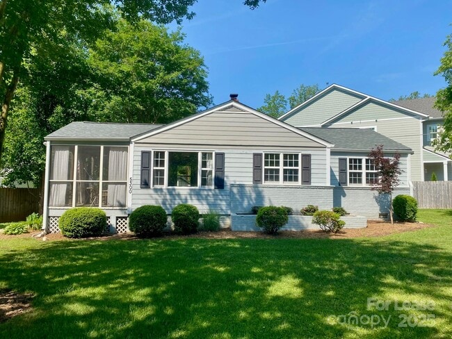 Building Photo - 5300 Buckingham Dr