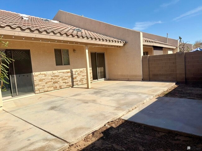 Building Photo - 3142 S Ragen Dr
