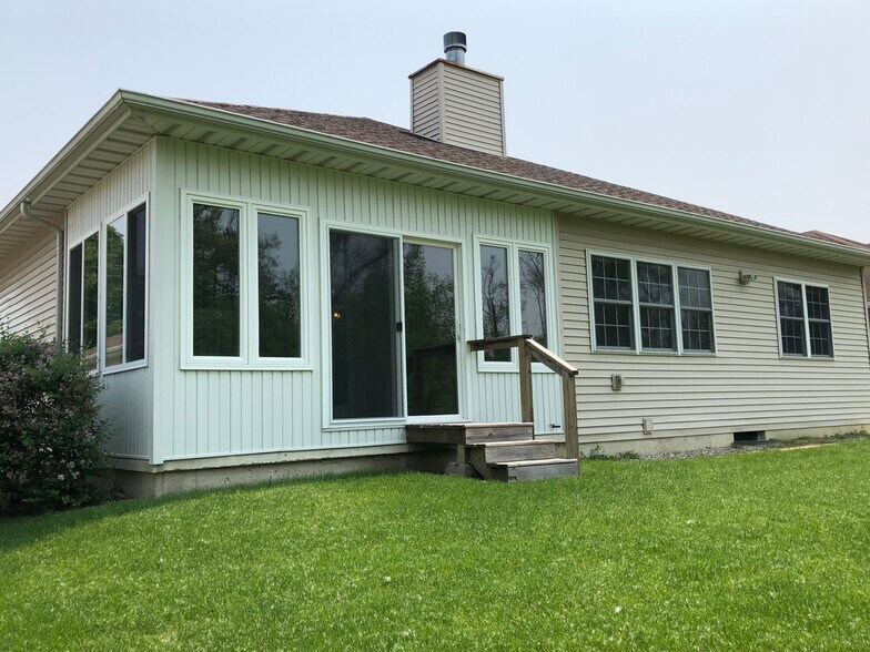 Building Photo - 859 Clearwater Cv W