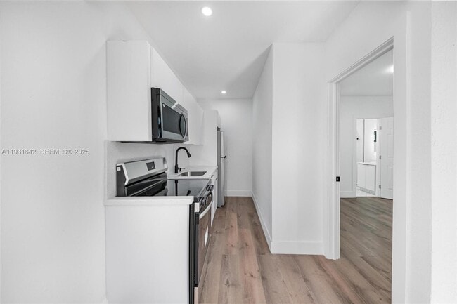 Building Photo - 6911 NW 4th Ct