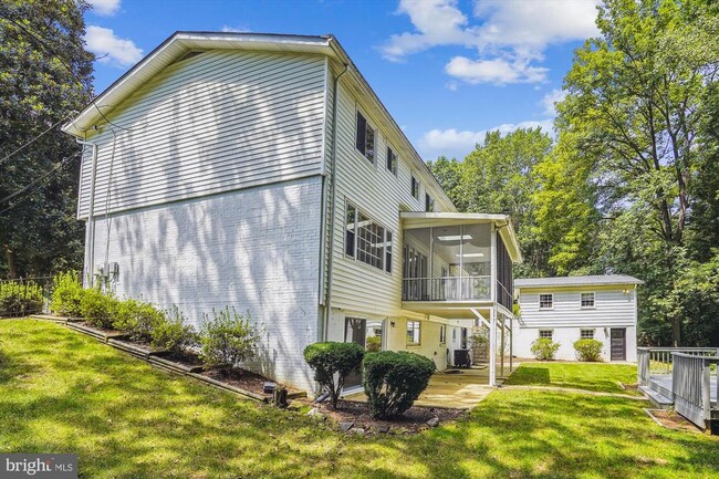 Building Photo - 8501 Canterbury Dr