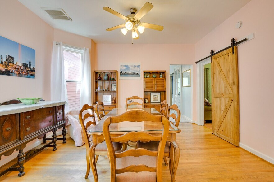 Building Photo - 1810 N Albany Ave