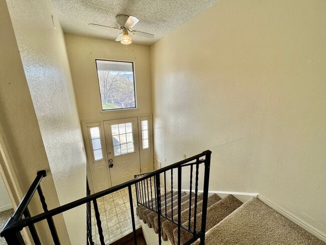 Building Photo - 508 E 7th St