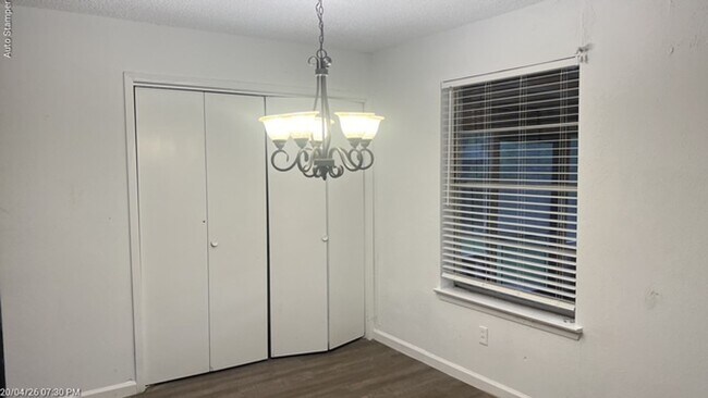 Building Photo - 405 Bryan Dr