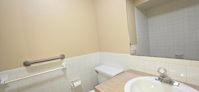Building Photo - 2 Bedroom House close to Hospitals!  $895