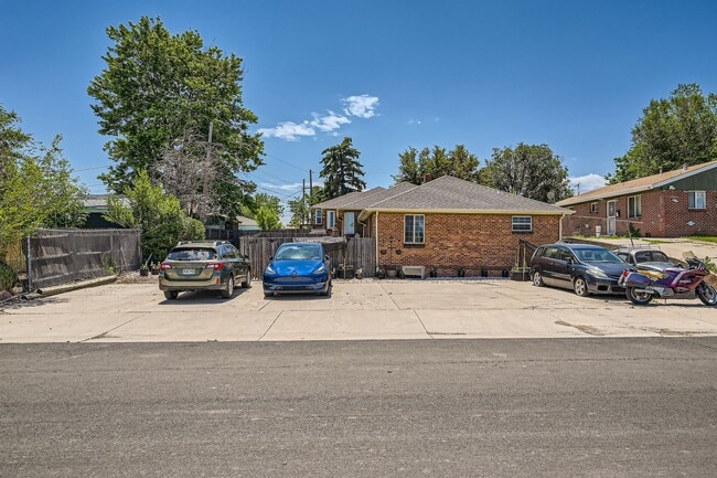 Building Photo - 4418 W 11th Ave