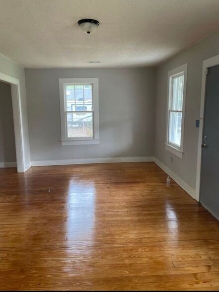 Building Photo - 1009 Mamie Street