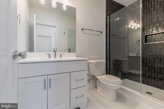 Building Photo - 710 N 16th St