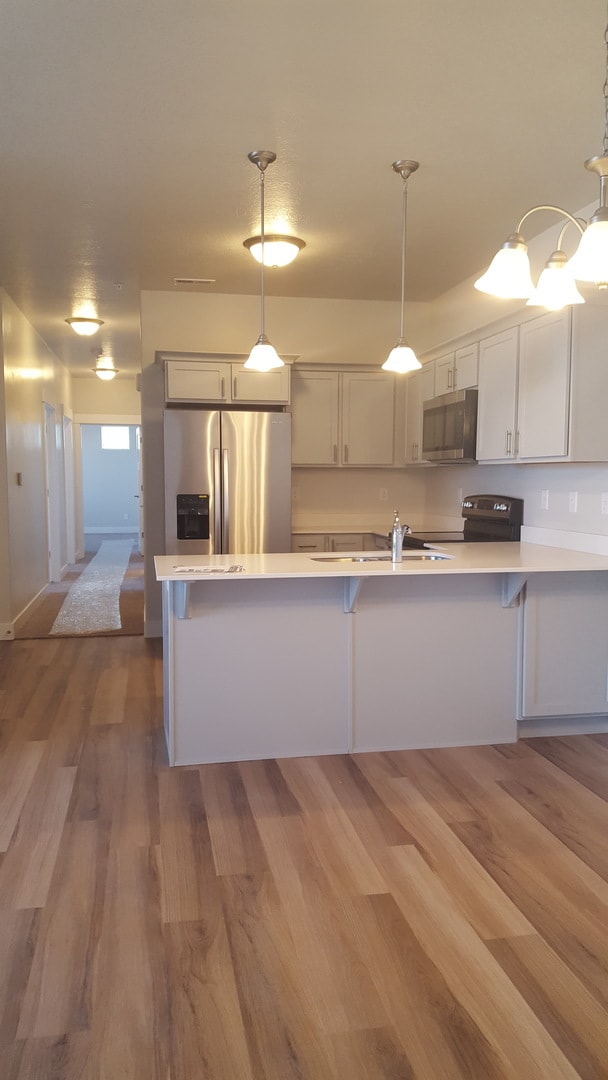 Building Photo - Beautiful 3 Bd, 2 Ba Condo with Garage Parking