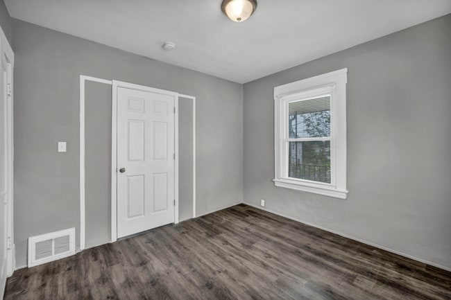 Building Photo - 4105 E 64th St